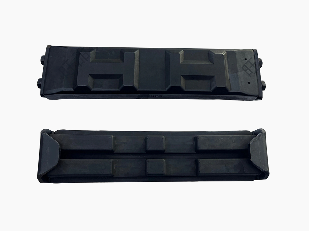 Apa kelebihan track pad karet?